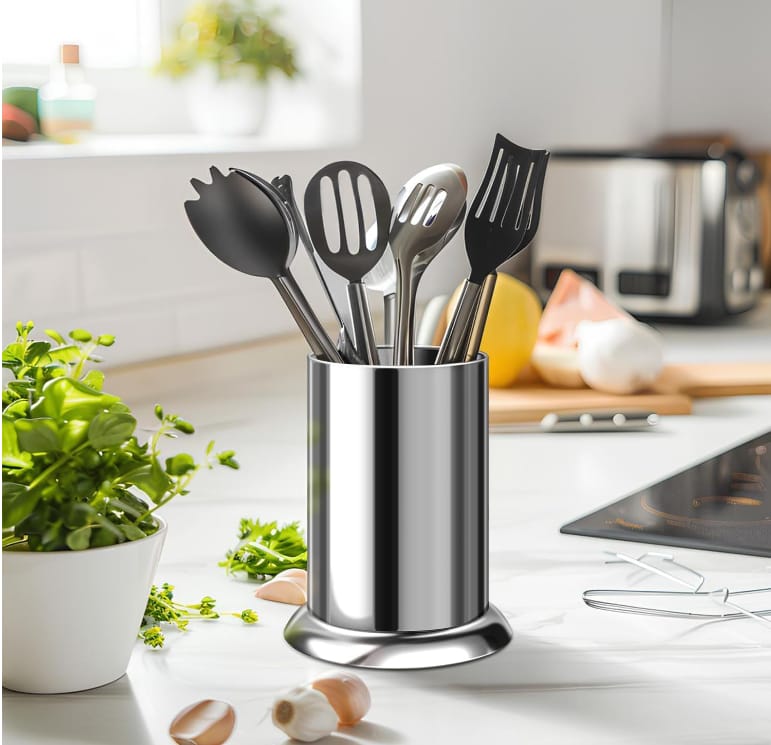 أدوات مطبخ من الستانلس ستيل